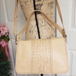 Elegant Cole Haan crossbody or shoulder hand bag!